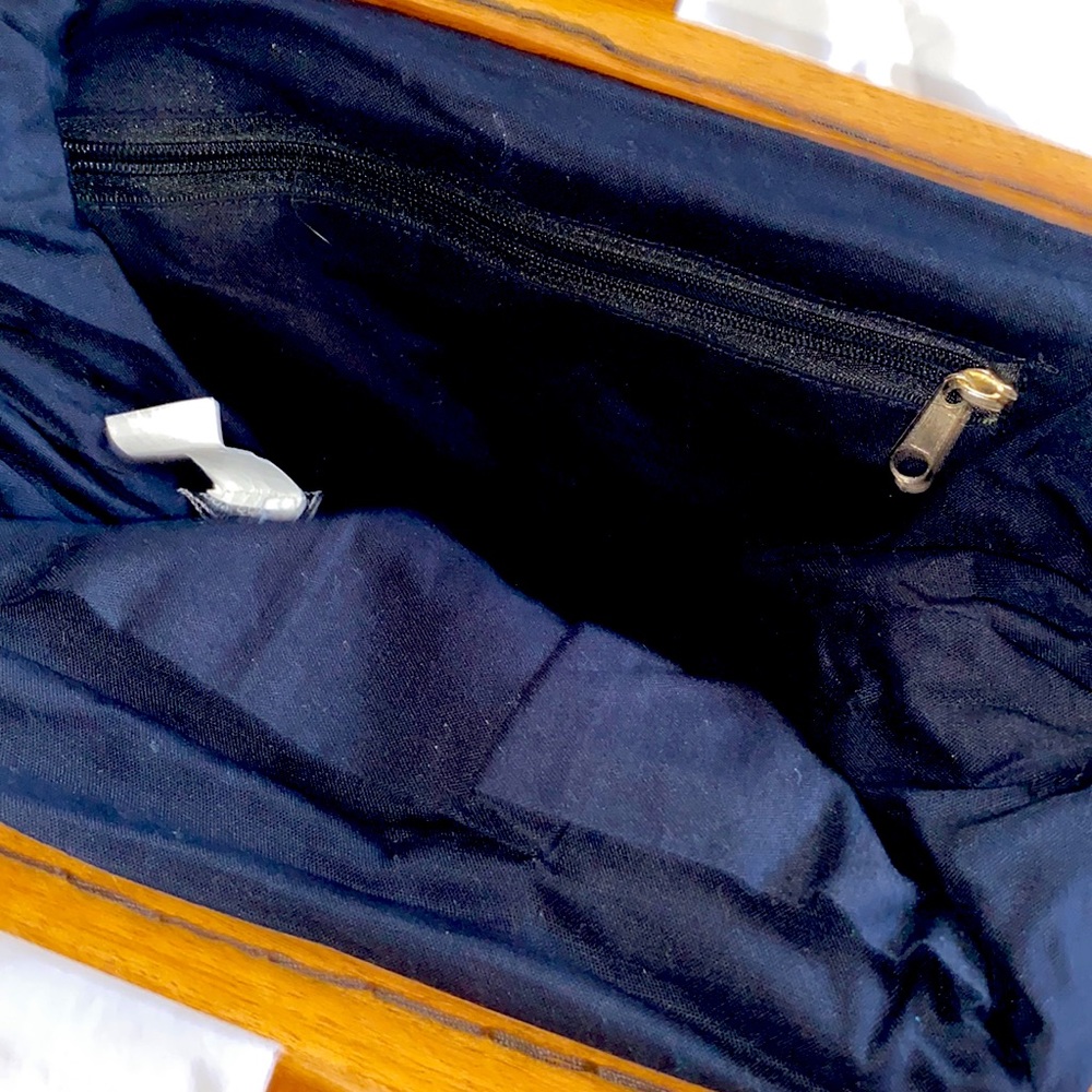 Clutch - Picture 3 of 3